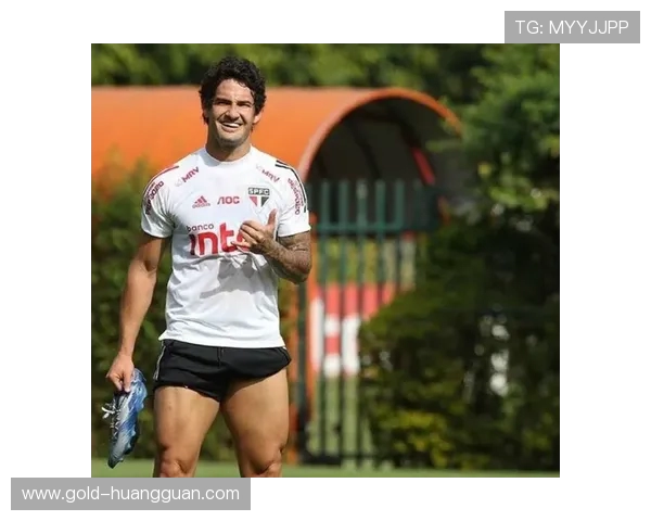 爆冷！职业俱乐部最后时刻完成逆转，全场球迷彻底沸腾，冠军走势再生变化